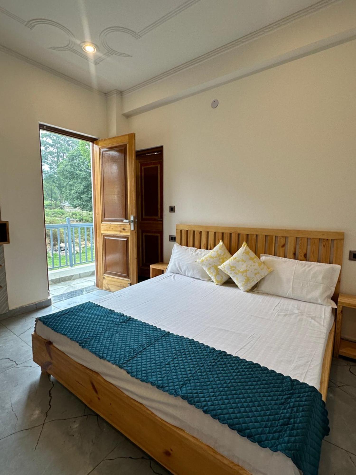 La Atharva Residency By Sunchasers Bir  Exterior photo